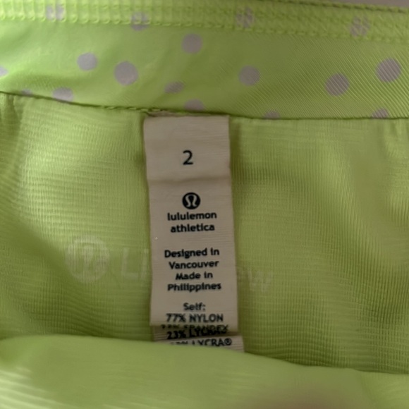 Lululemon Shorts Size 2 - Picture 9 of 12